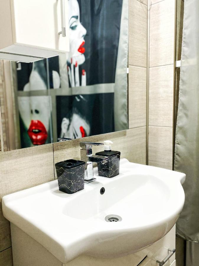 Venetis Sea View Apartment นาโวดาริ ภายนอก รูปภาพ