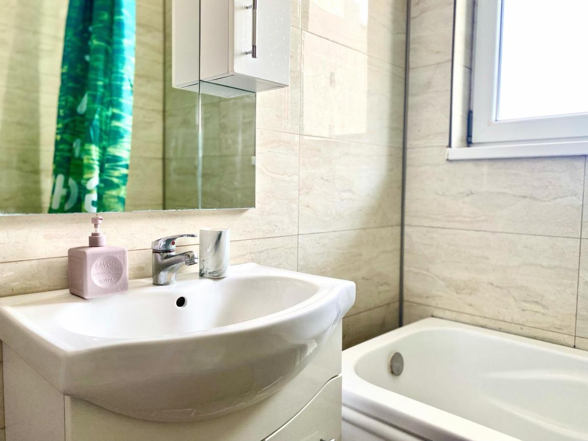Venetis Sea View Apartment นาโวดาริ ภายนอก รูปภาพ