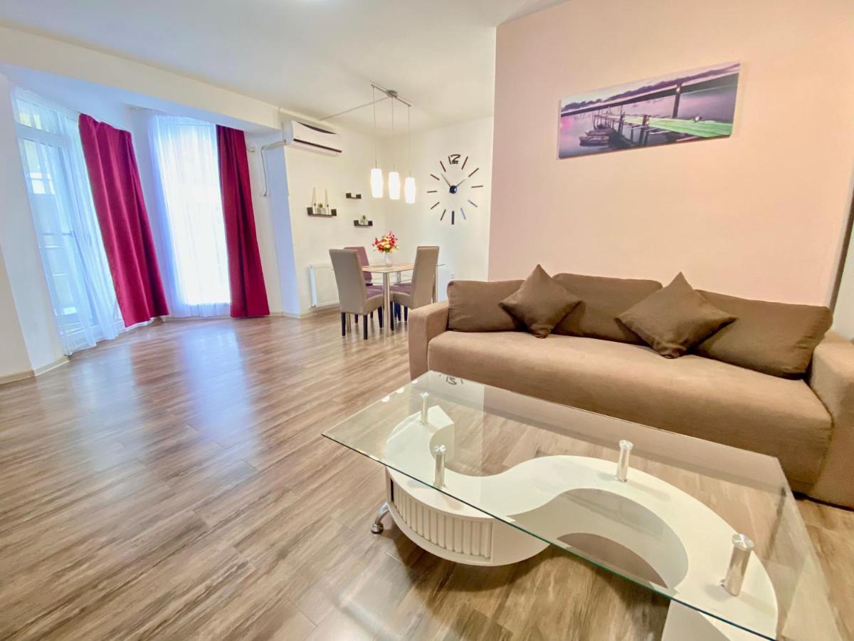 Venetis Sea View Apartment นาโวดาริ ภายนอก รูปภาพ